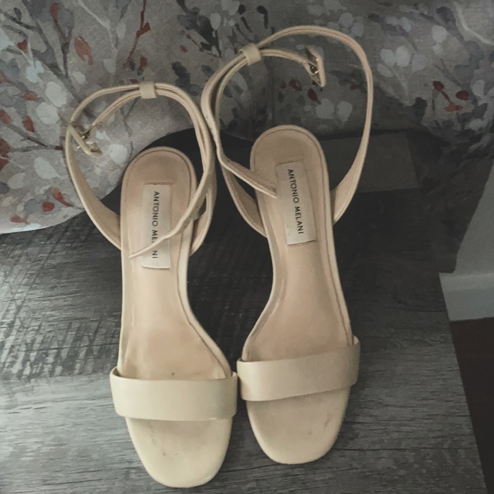 Antonio Melanie Heels